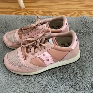 Pink saucony